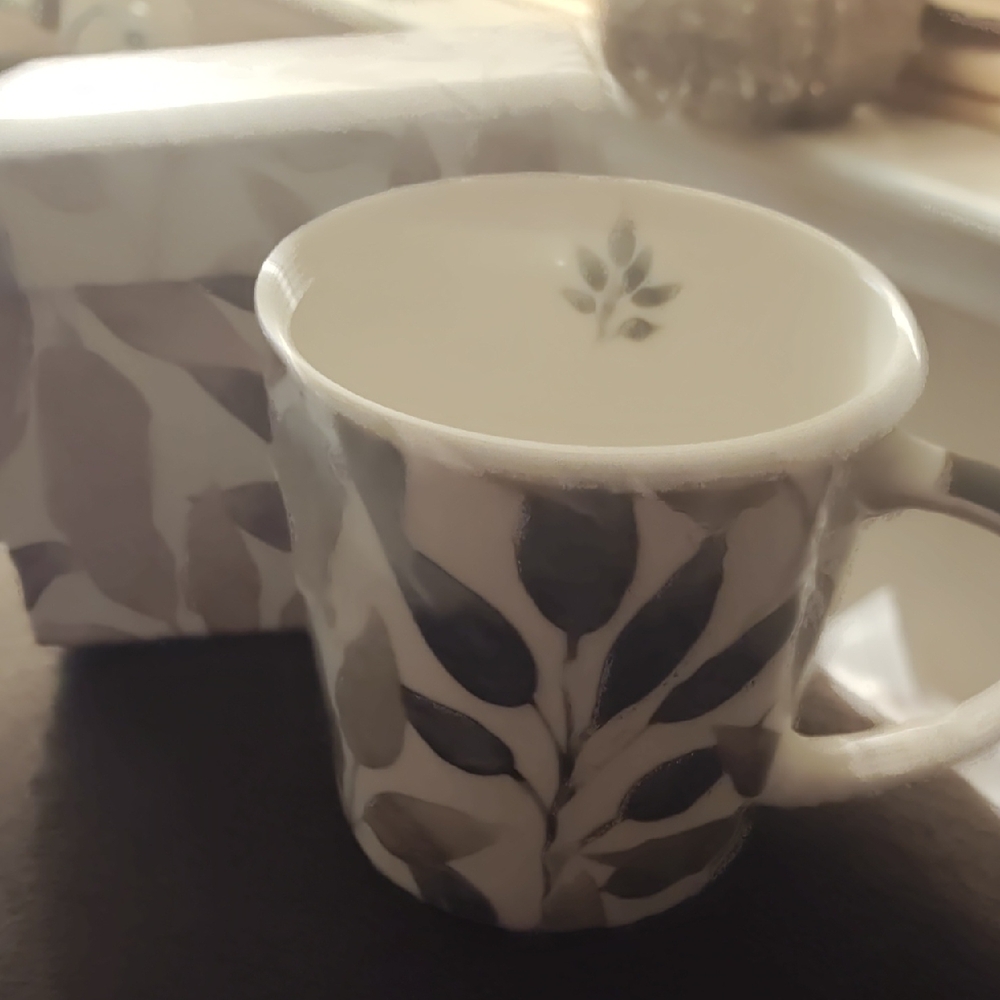 Leaf Pattern Ceramic Mug